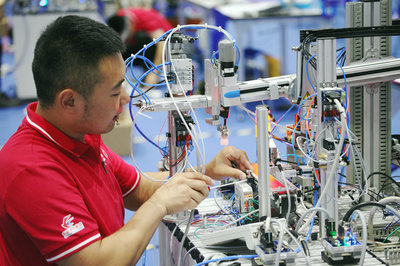 技能新星閃耀！我院選手成功入選世賽機電一體化項目國家集訓(xùn)隊